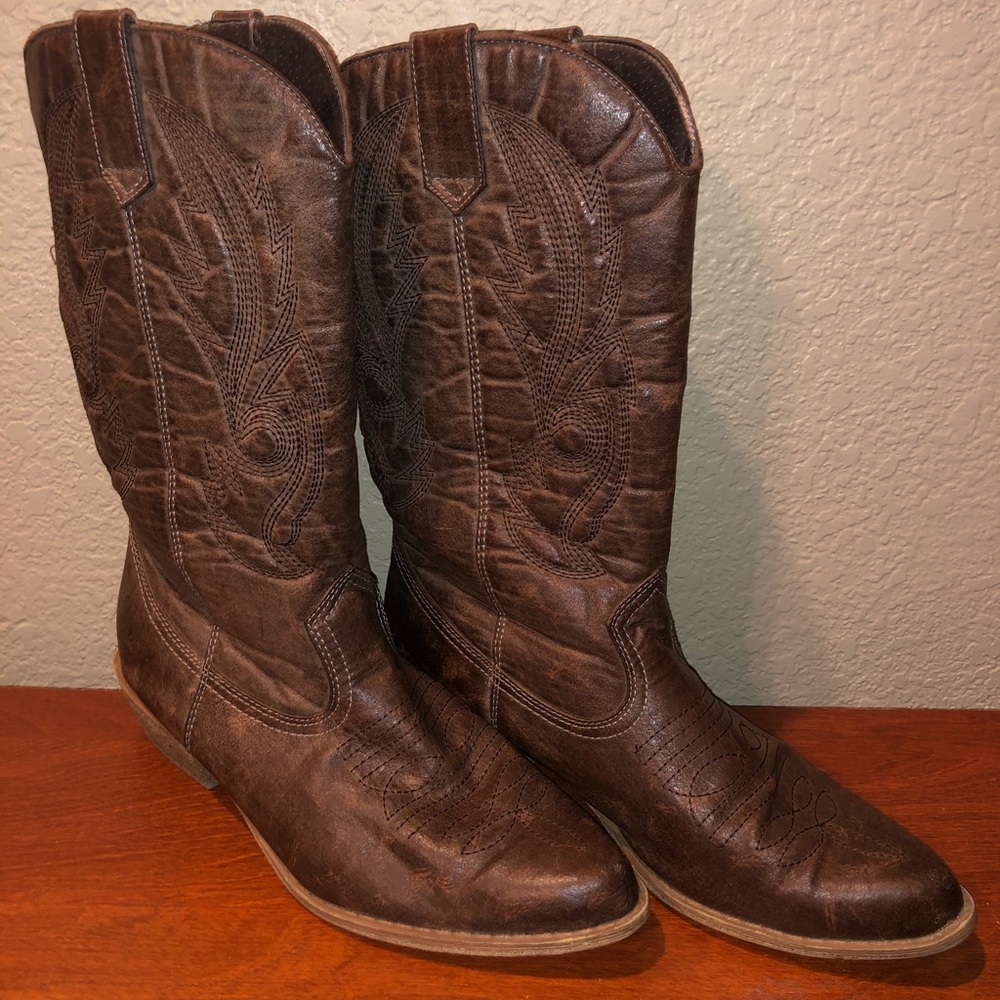 SOLD - American Eagle Cowgirl boots